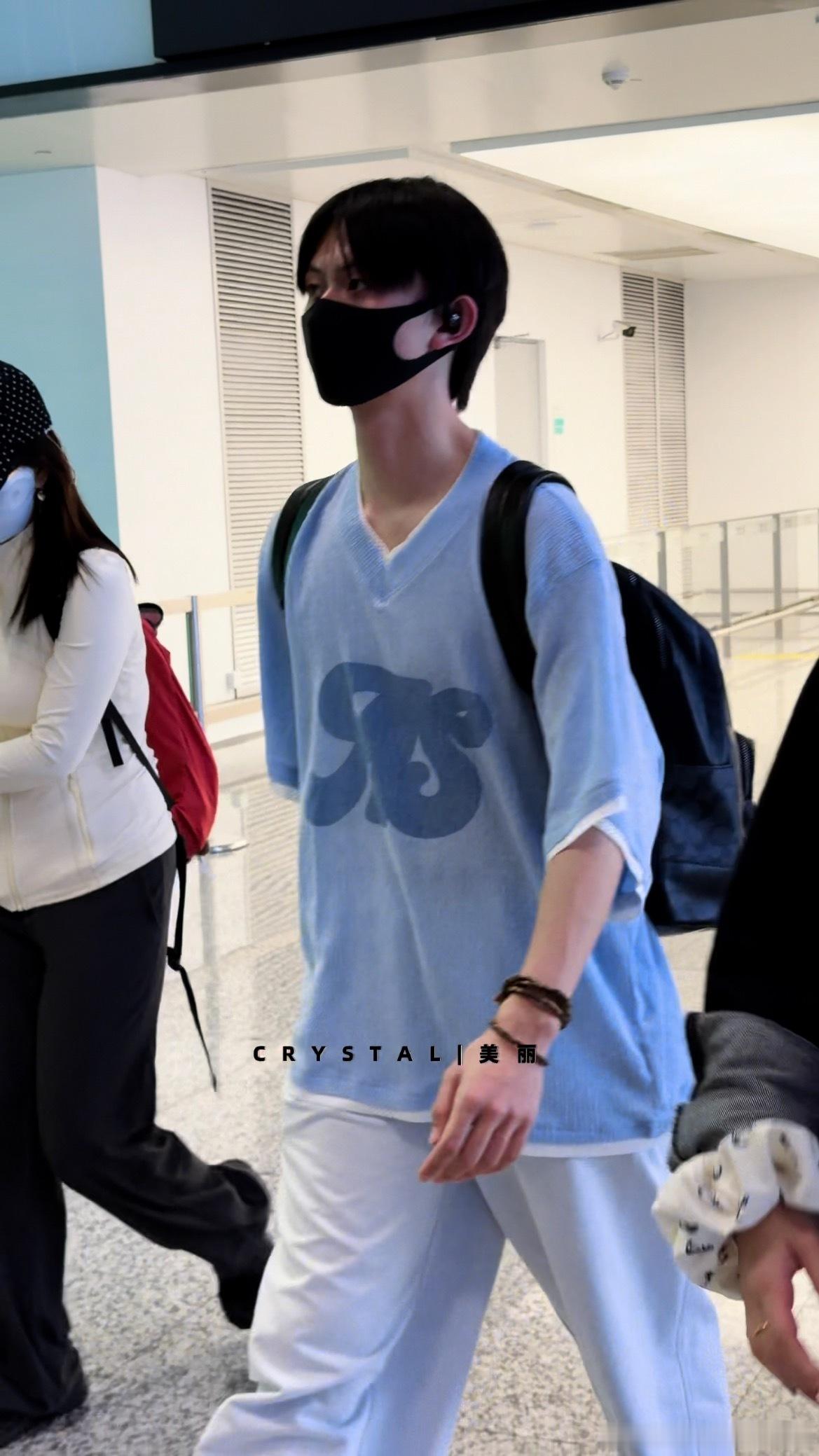 满24-7的男孩子回来喽，晚安💤  cr：logo 