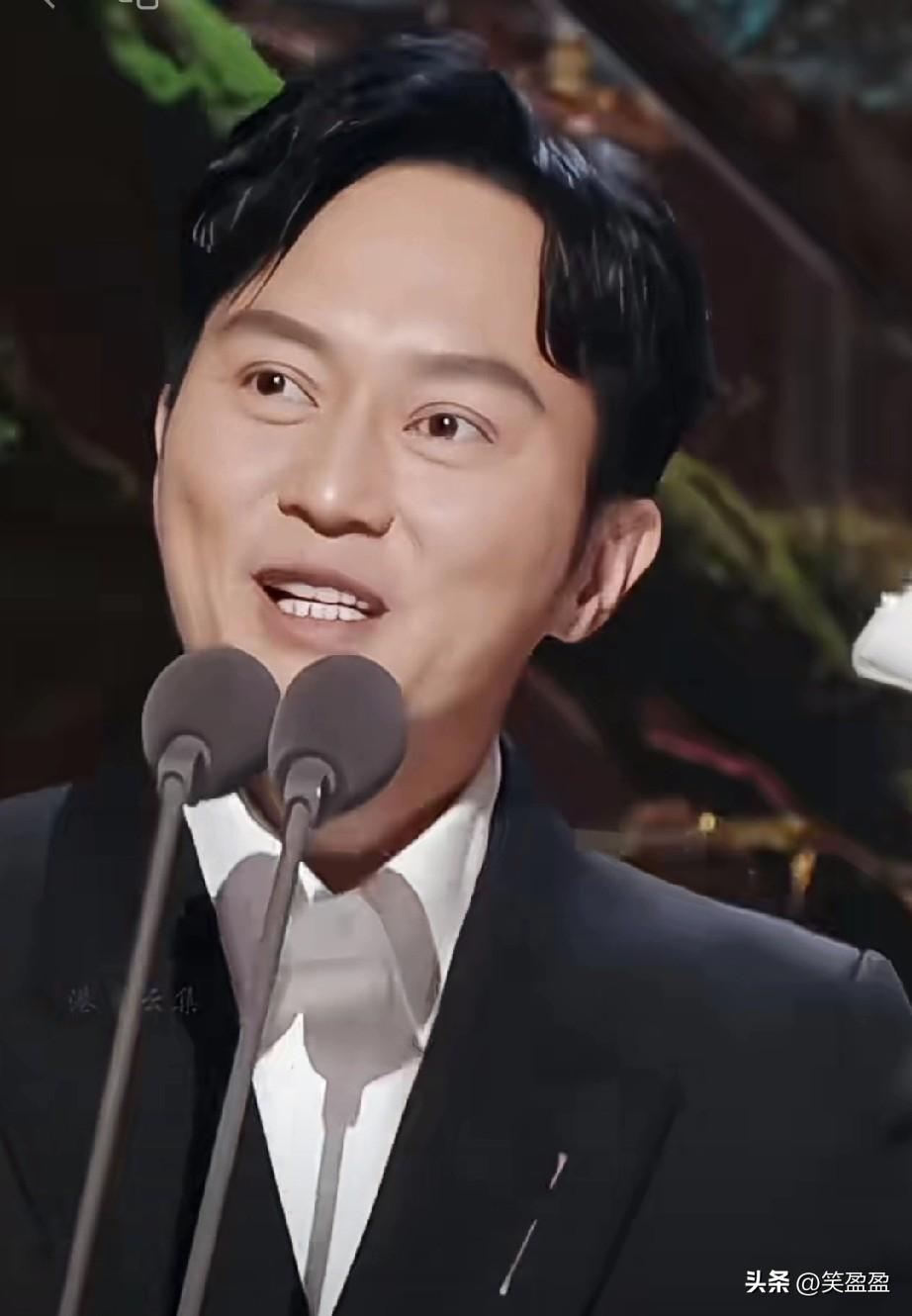 法拉利老了还是法拉利，
54岁的张智霖依然是公认的“冻龄男神”，岁月在他身上只增