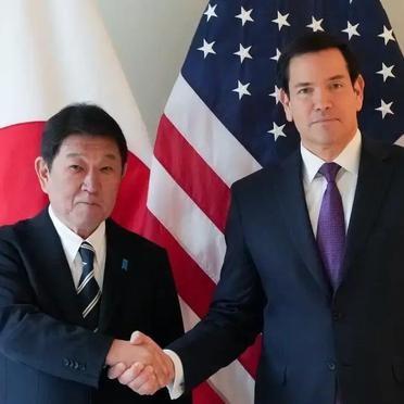 日本外相茂木敏充刚下飞机，就发了一篇长文。
他说国际秩序正经历战后最大的结构性变