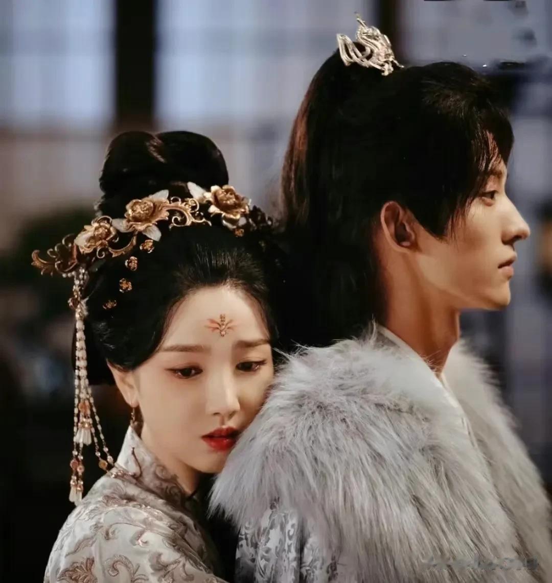 初贵妃真的很爱鹫儿，是从心底认可他，也不会拿面首之子侮辱他，初月要嫁给他时，她还