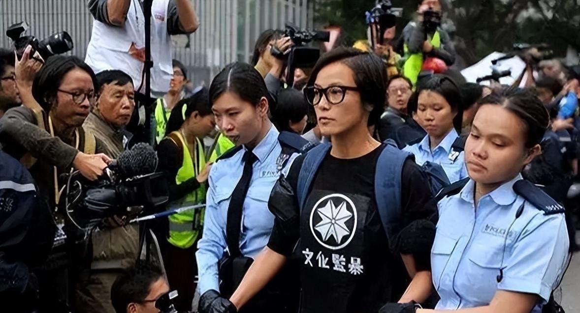 疯了吗？！一位知名港星竟口出狂言，要求联合国把中国除名！如此荒唐的言论瞬间激起千