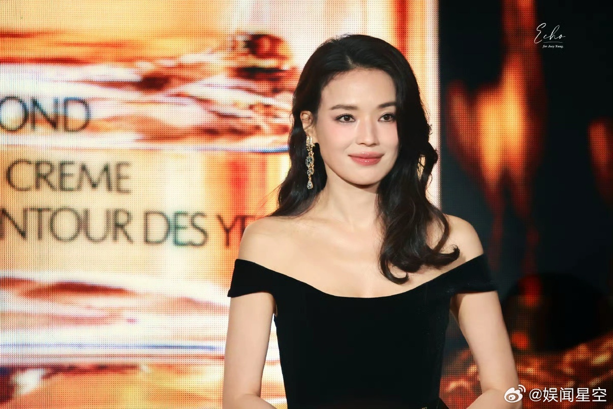 站姐团建最惊艳我的不是迪丽热巴，也不是刘亦菲，而是舒淇。岁月对她格外温柔，年轻时