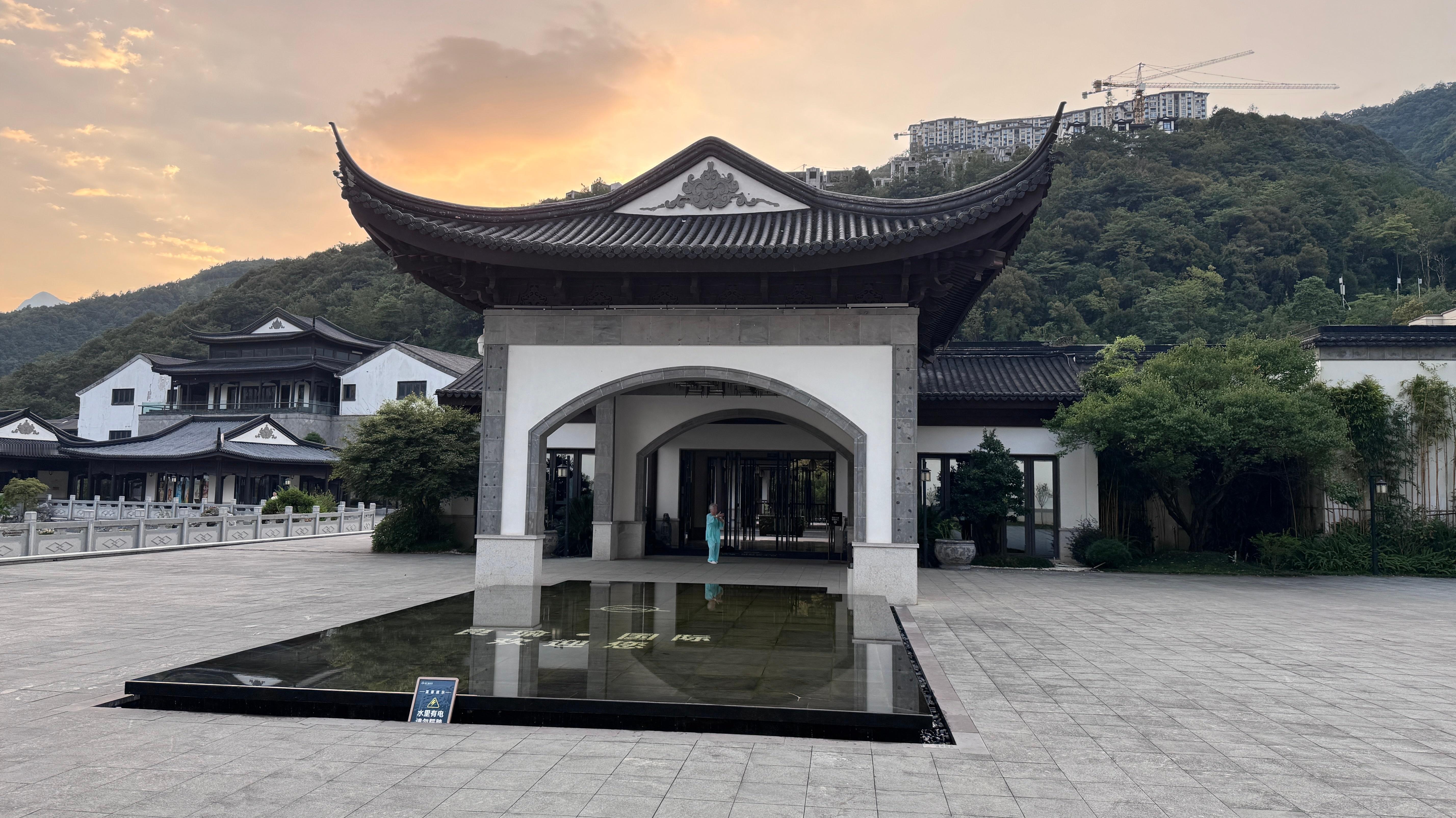 有没有也早起的朋友～一起练太极 吃早餐啊[酷][酷][酷] ​​​