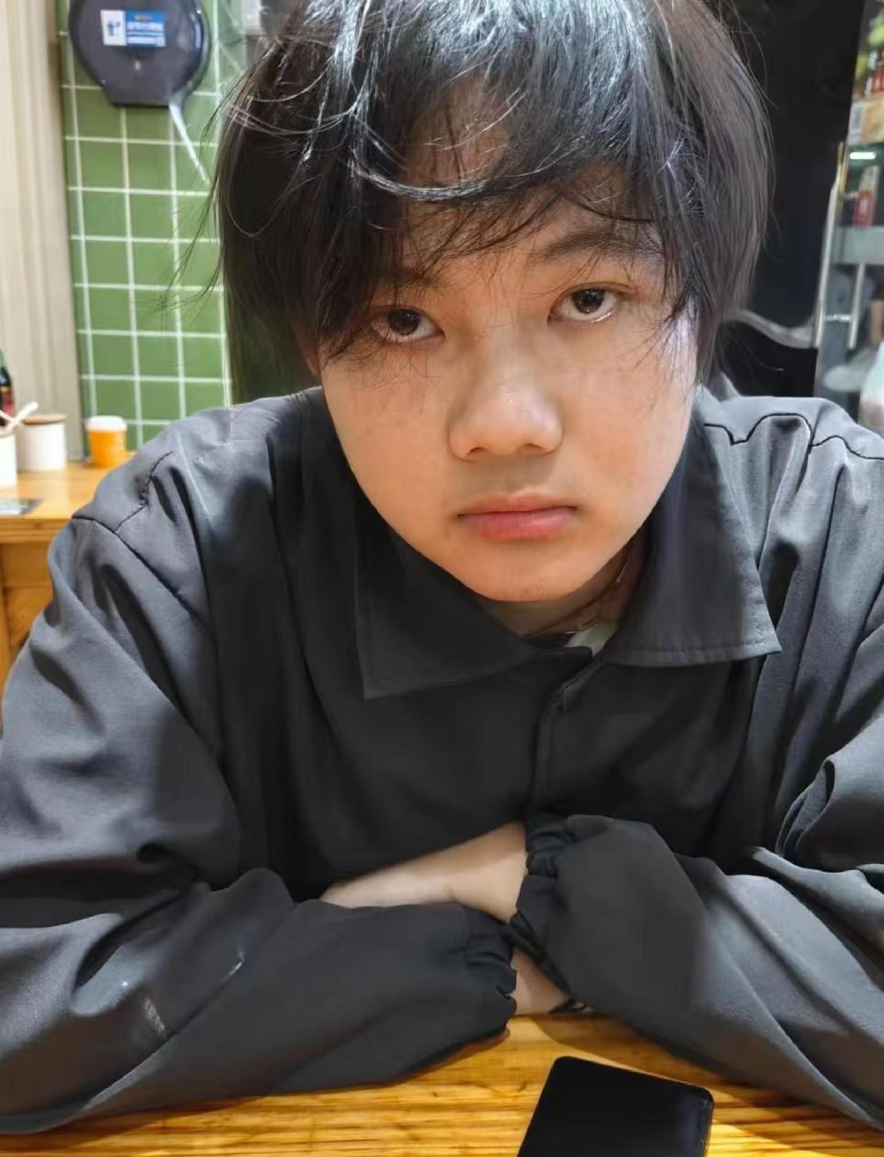 别划走了帮帮他回家吧
声明一下是帮忙转发的
本人堂弟黄振男，22岁，于2025年