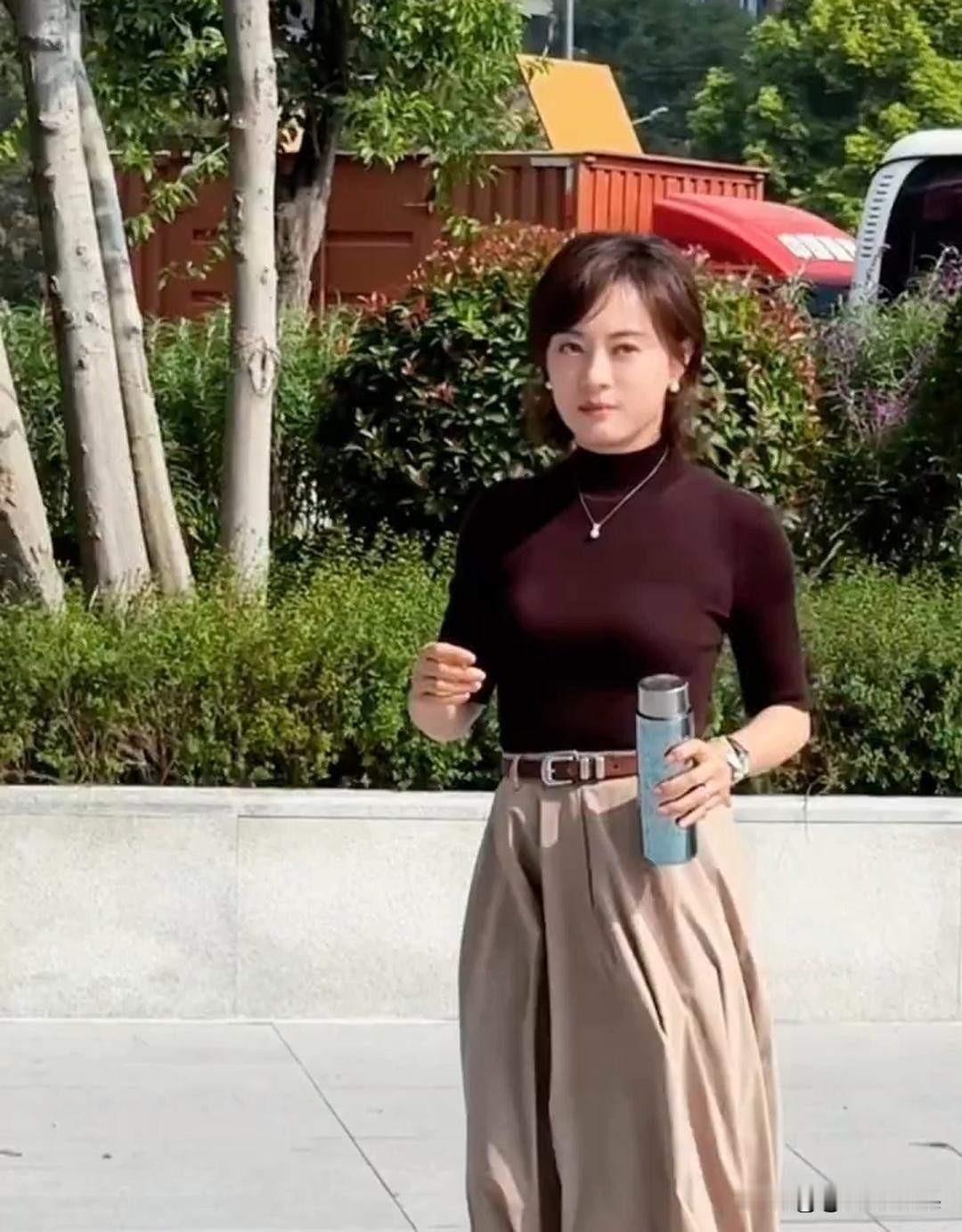 不是我想说孙俪，而是实在有点理解不了，她收入优渥，和一群朋友跑到成都去玩，我以为