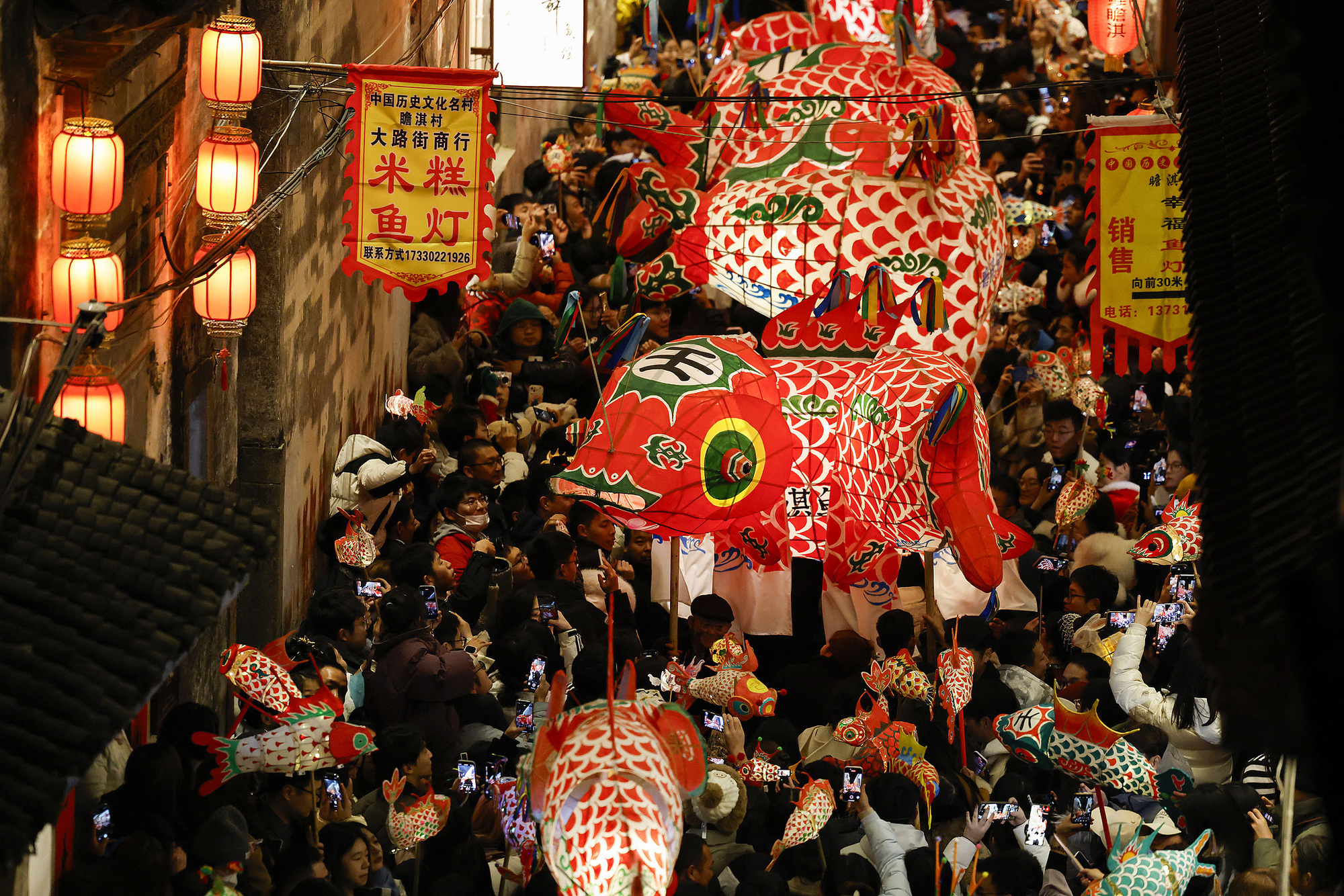 春节正从华人传统走向全球文化符号。海外社交平台上到中国过春节成为新风尚，瑞士媒体