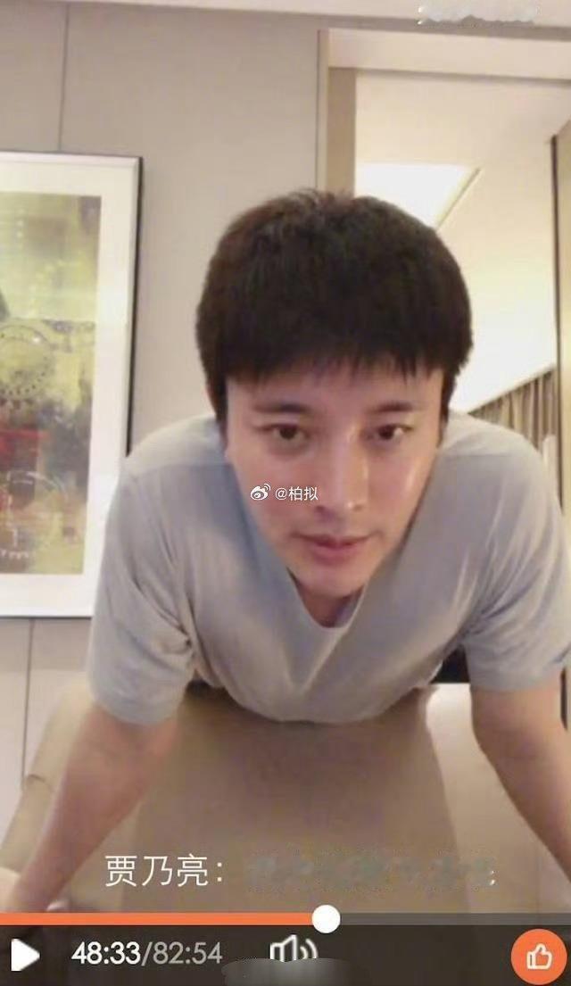 女星李小璐首度公开真实离婚时间，全因保护女儿，回应“做头发”的梗，根本不是那么回