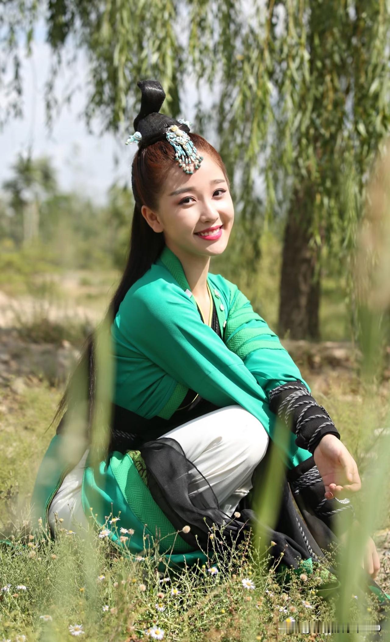 虞书欣早期绿衣女侠 灵动且英气