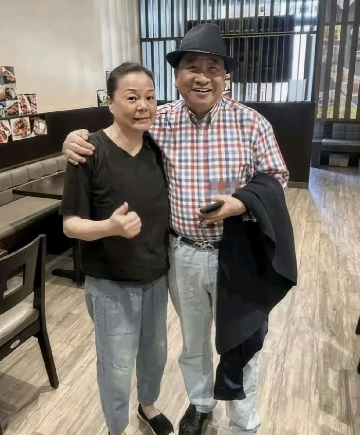 姜昆去没去过美国，这不是秃子上的虱子，明摆着的吗？老艺术家们不只是他，很多都是这