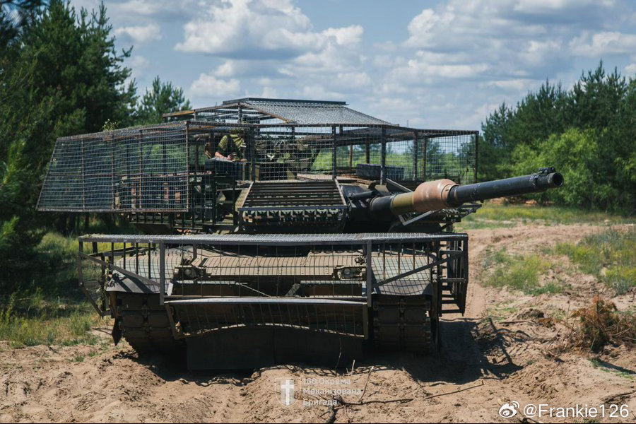 一輛名為「Lucifer（路西法）」的 M1A1 AIM Abrams 主戰坦克