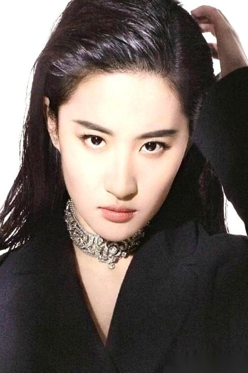 你信不信，等你真有一天躺下了，头一个礼拜，病房里的果篮和鲜花，能多到没地方放。