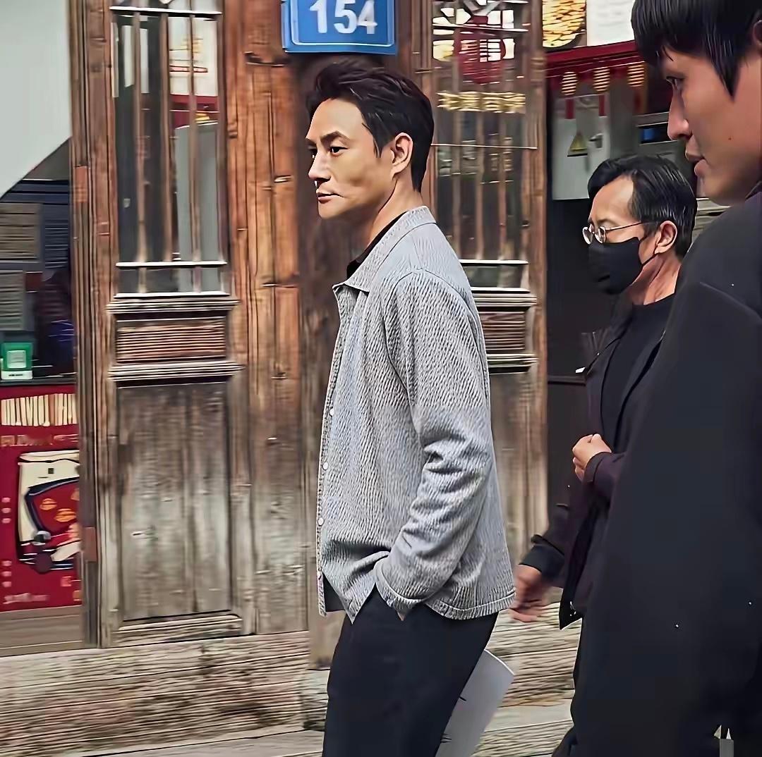 王凯到底是怎么了？怎么成这个样子了 