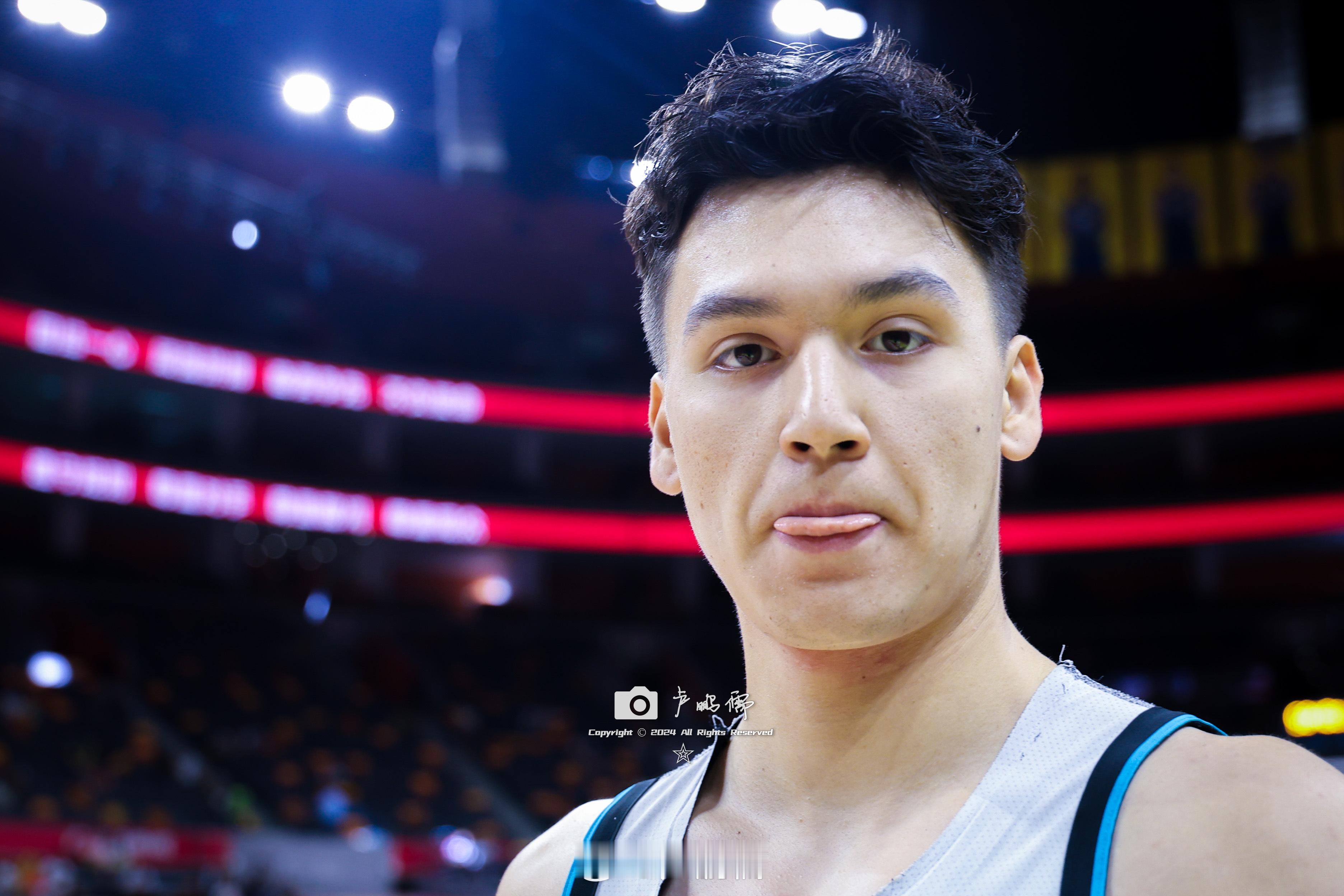 出拳！左滑！可爱伊福申请在线碰拳👊 