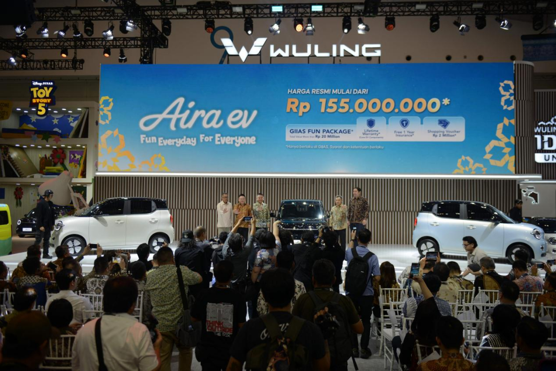 五菱代步车突破 300 万，这个我真的太有共鸣，毕竟小巧省钱适配日常通勤，如今还