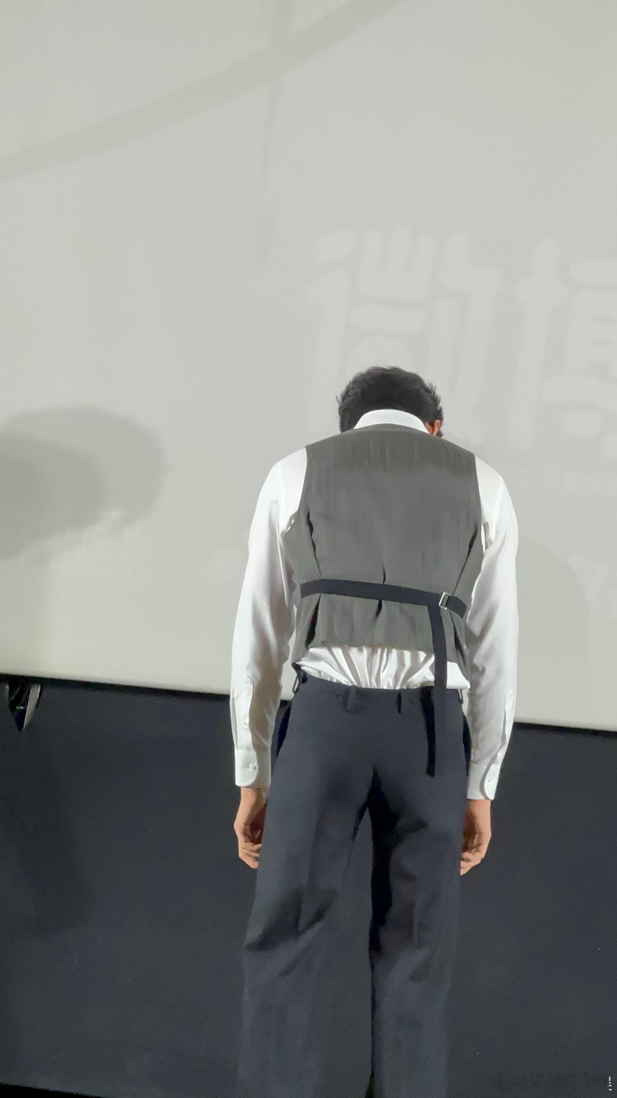 井柏然扯领带井柏然跳完舞自闭了 ​​​