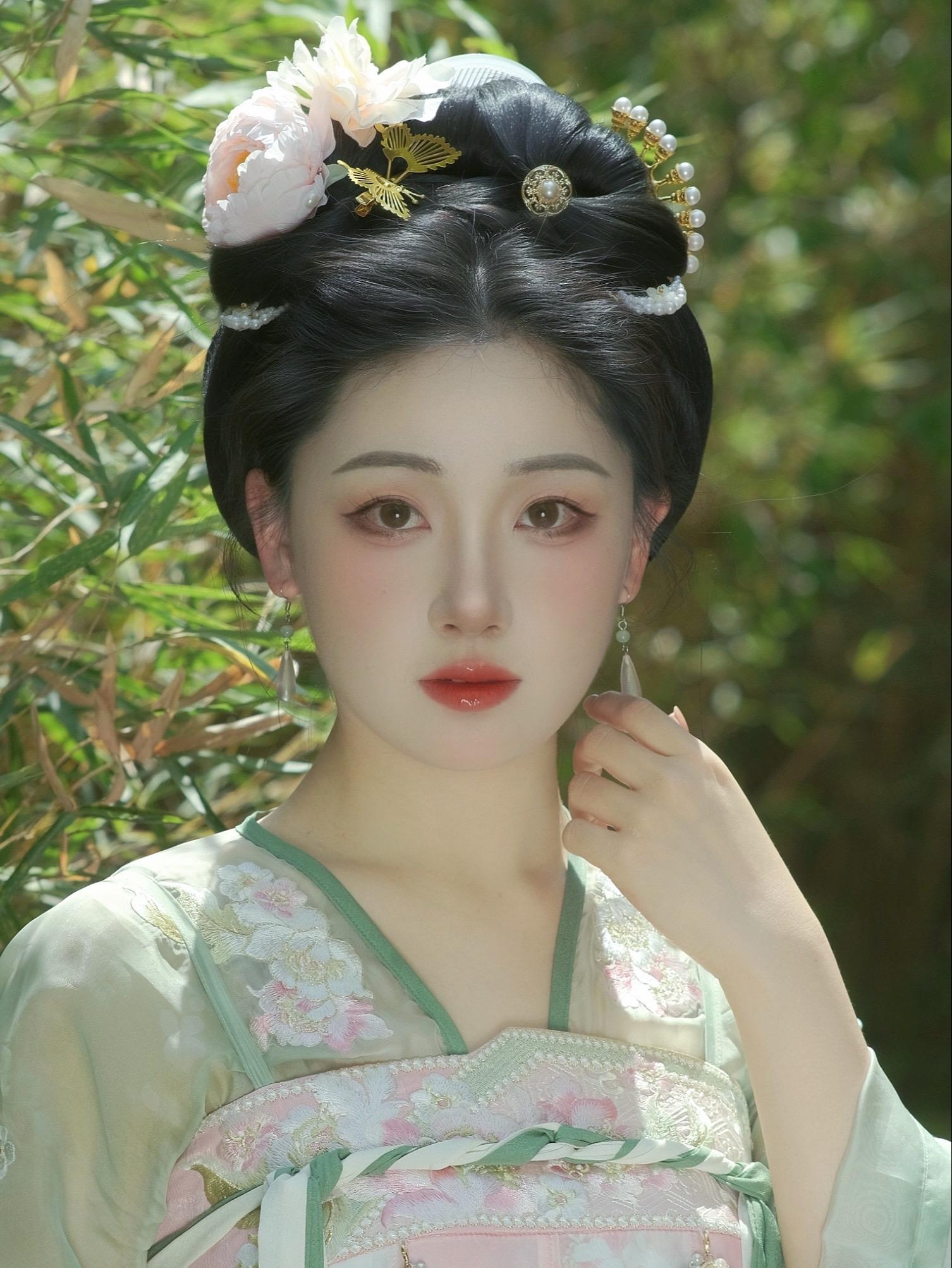 “芳春柳摇染花香”