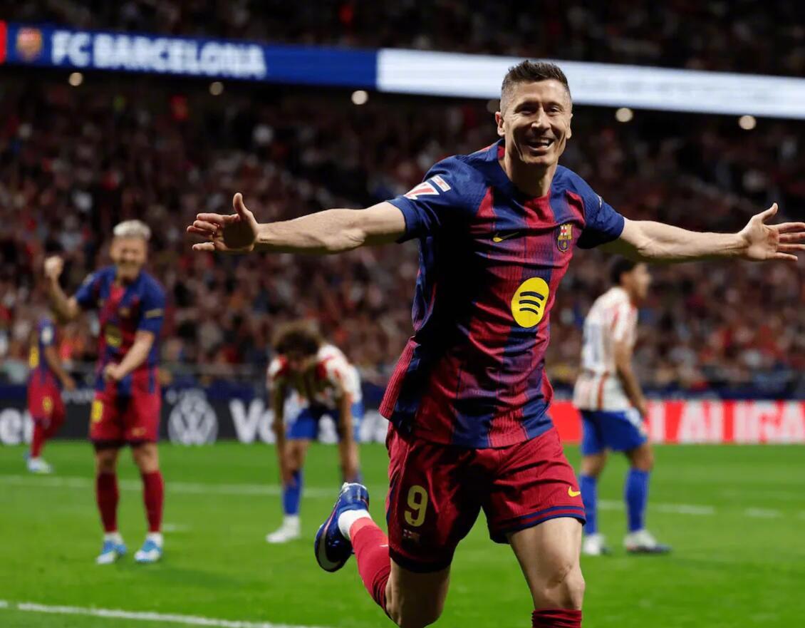 据《塞尔电台》记者Nil Solá报道，莱万多夫斯基的未来出现新的变数。尽管此前