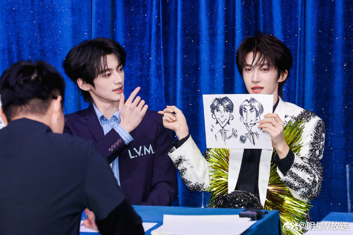 谁给刘宇赖伟明画的画 笑昏倒了，这究竟是哪位大师给 和 留下的墨宝？主打一个“神