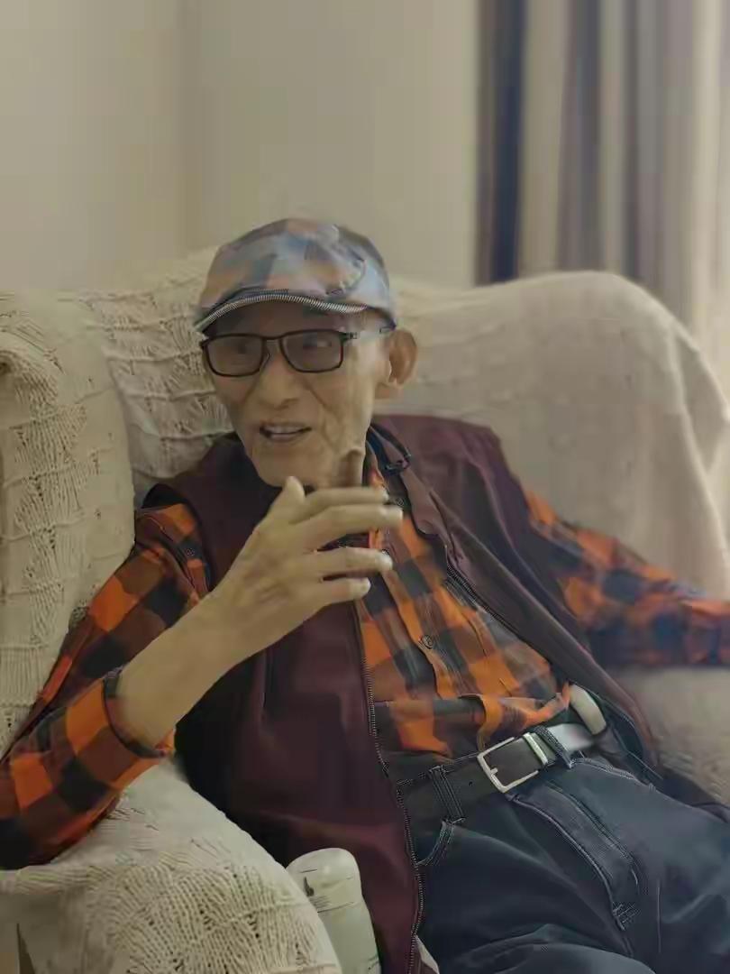 怪不得杨慧华放着那么多条件好的不找，就单单看上了当年还在跑龙套的游本昌，

原来