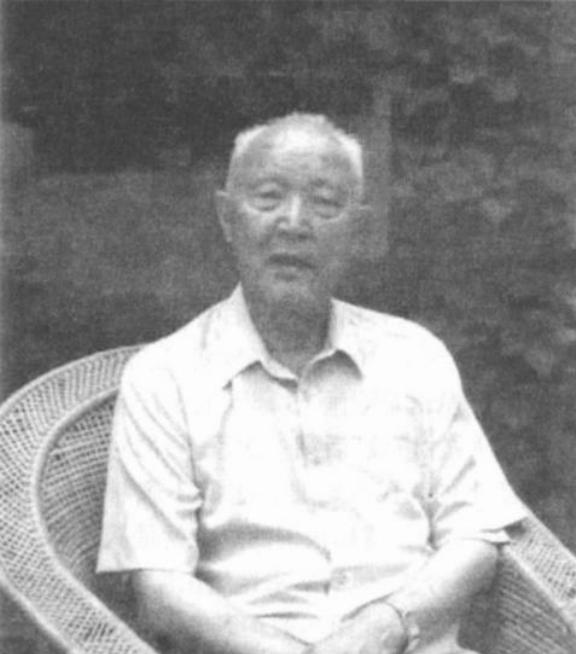 1960年，第63军军长傅崇碧少将在例行体检中，被检查出肾癌。

听从医嘱，