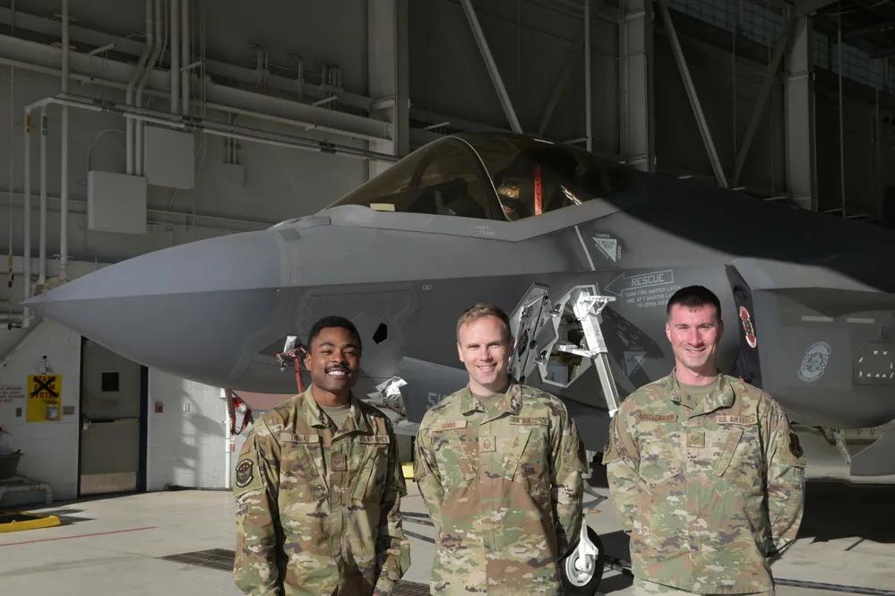 隶属于威斯康星州空军国民警卫队第115战斗机联队及其现役对应单位378战斗机中队