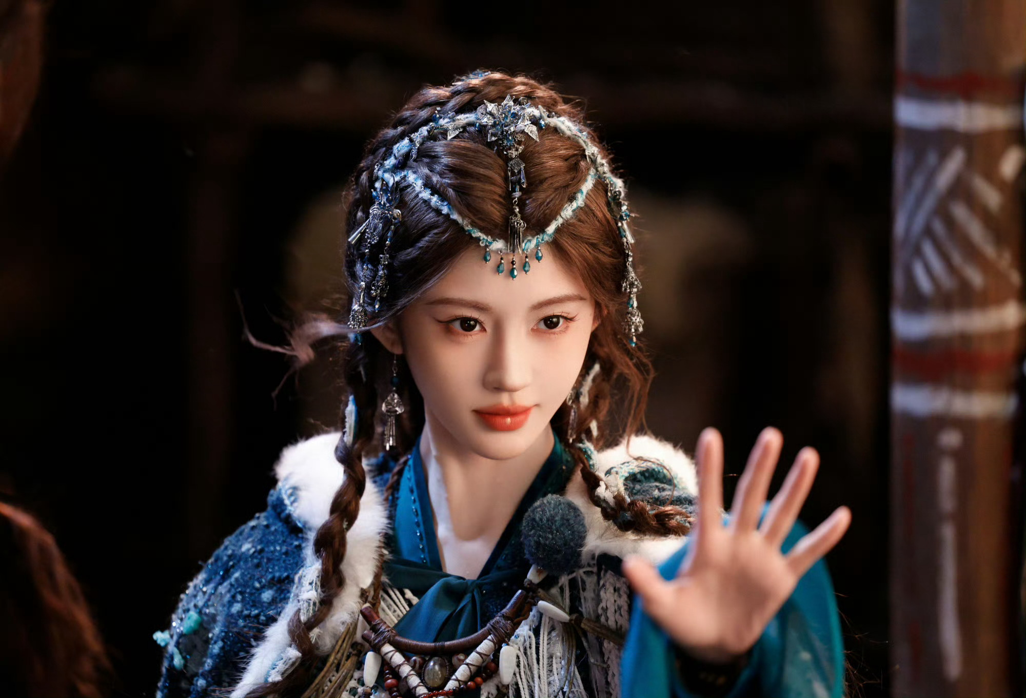 鞠婧祎 我自己护着自己jjy鞠婧祎露芜衣 把手圈起来 只看自己喜欢的