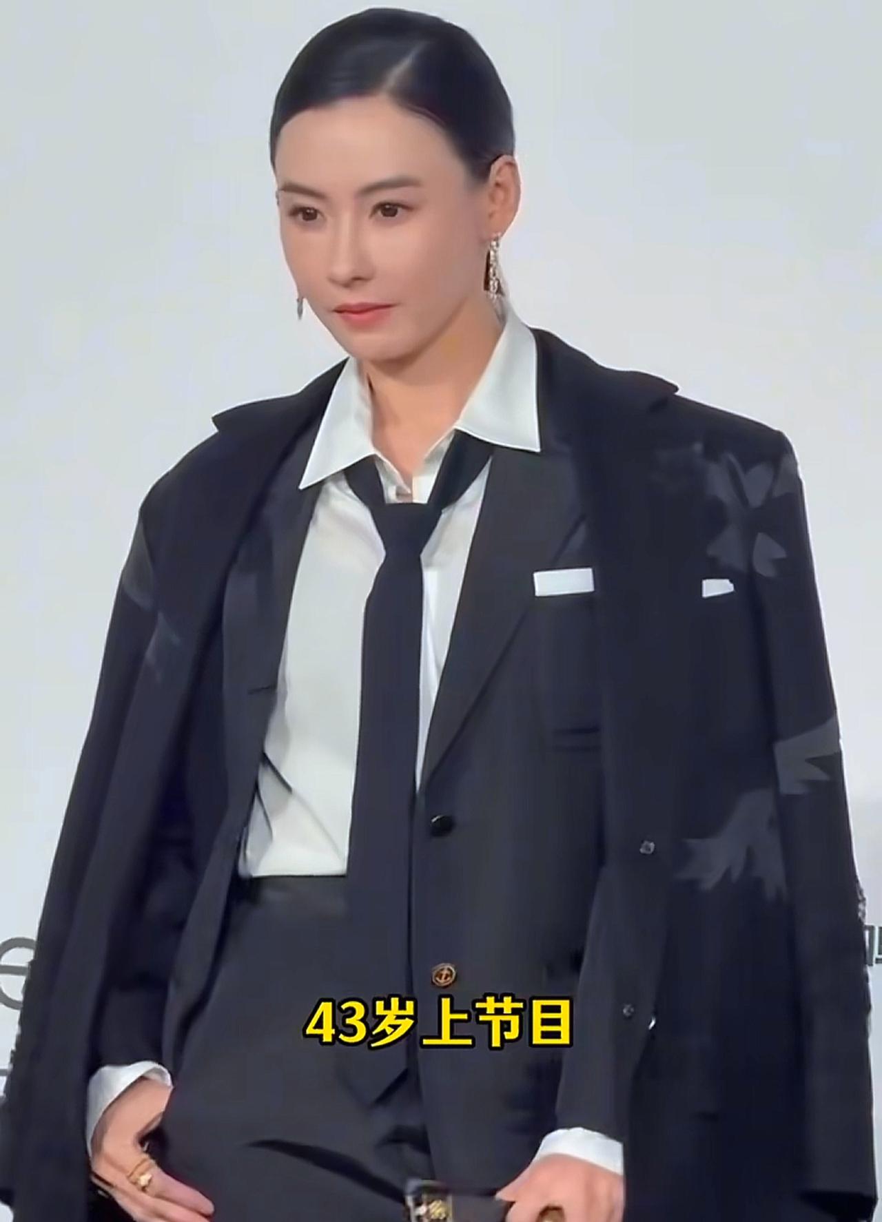 王菲沉默了，谢霆锋也沉默了！
一个举动，
彻底看清张柏芝的人品，这次香港大火造成