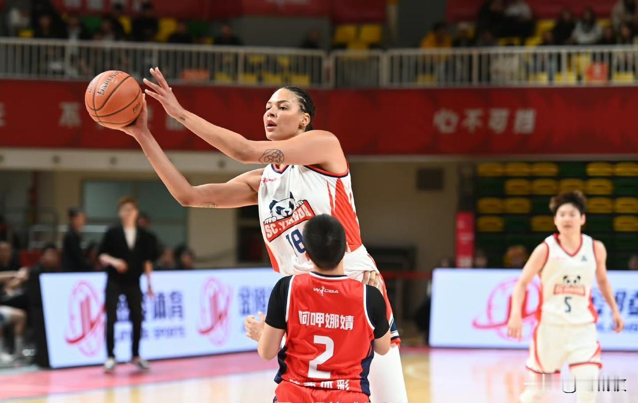 坎贝奇只用一场比赛就消除了大家的质疑，让四川女篮重新回到了争冠的行列！
不得不说