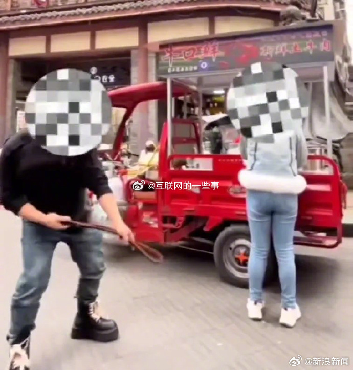 这年头有些网红的吃相真的太难看了。为了那点流量和眼球，某些人连脸都不要了，直接把