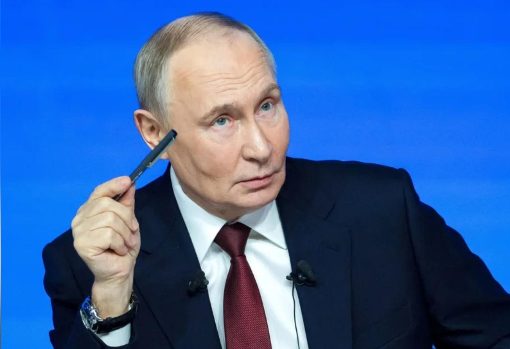 【普京年终记者会现场大屏幕现讽刺讯息 俄民质疑生活艰难】海外新鲜事 俄罗斯总统普