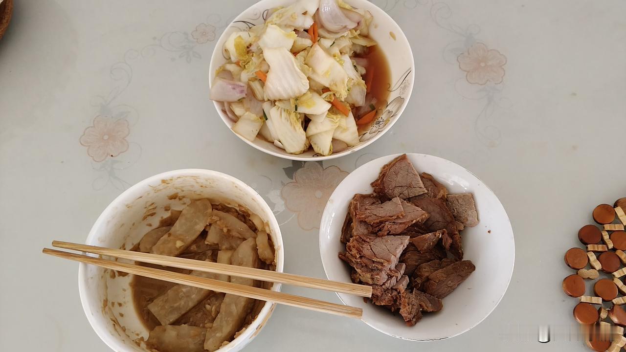 11点46分，开启今天的“过午不食”。昨天效果不佳，不降反升，增加了6两，但决不