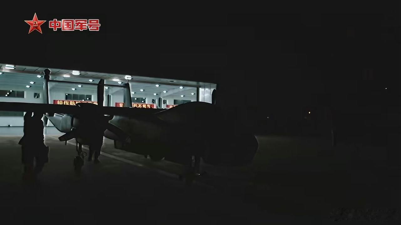 解放军无人机俯瞰台北101大厦，
五星红旗2026年能否飘扬在台湾省台北市101