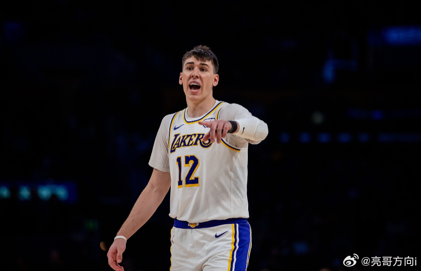 NBA常规赛，湖人上半场以81-60领先老鹰。上半场比赛，拉拉维亚出战19分钟，