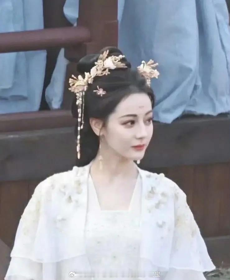 88今日古装好看哎 也不是像大家说的那样不适合古装啊 挺漂亮的 