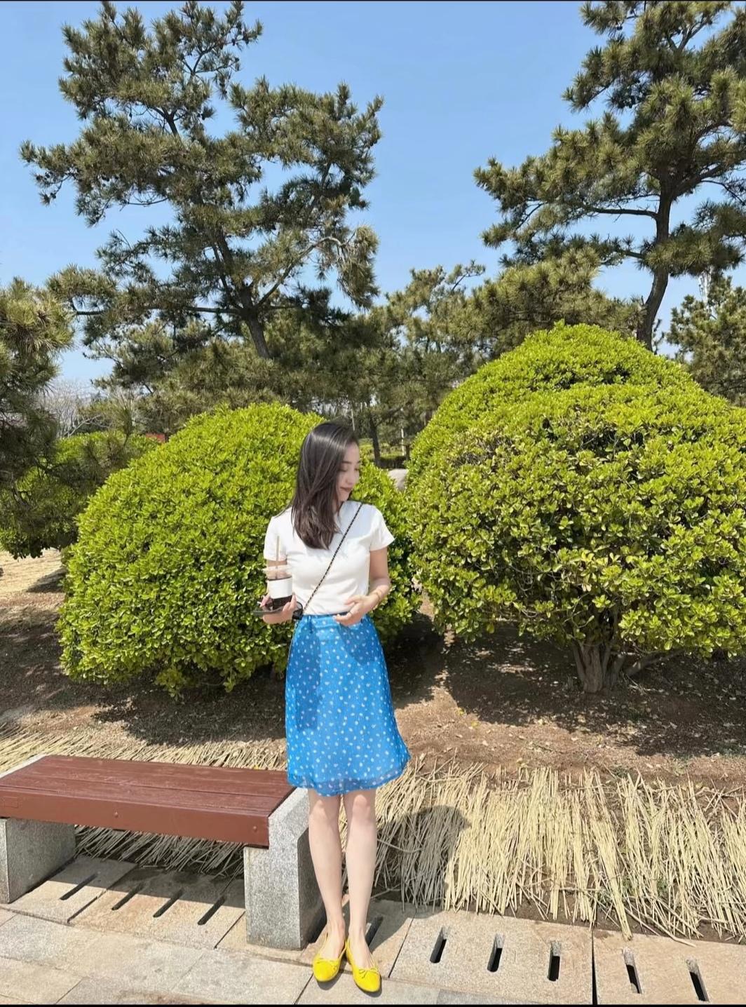 原来生活里的美好，从来都藏在不刻意的瞬间里。
 
春日公园的阳光正好，风也温柔，