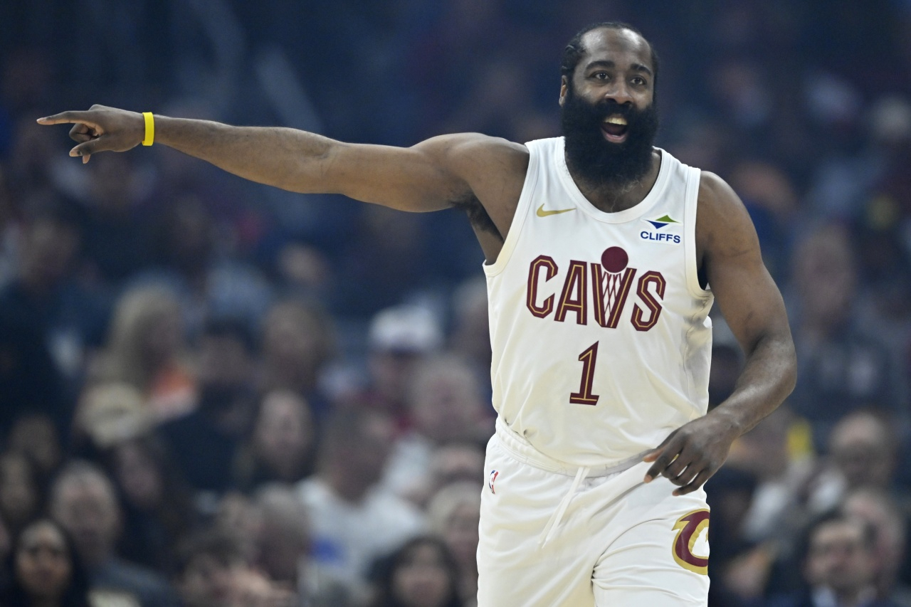 #哈登升至季后赛历史抢断榜第11位# 又一里程碑！哈登（289个）季后赛抢断榜超