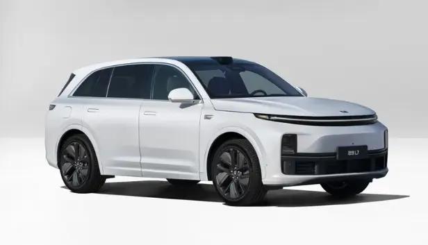 2025款智能焕新版，共行驶近5000公里，7月初，车辆在慢速行驶时，打转向及踩