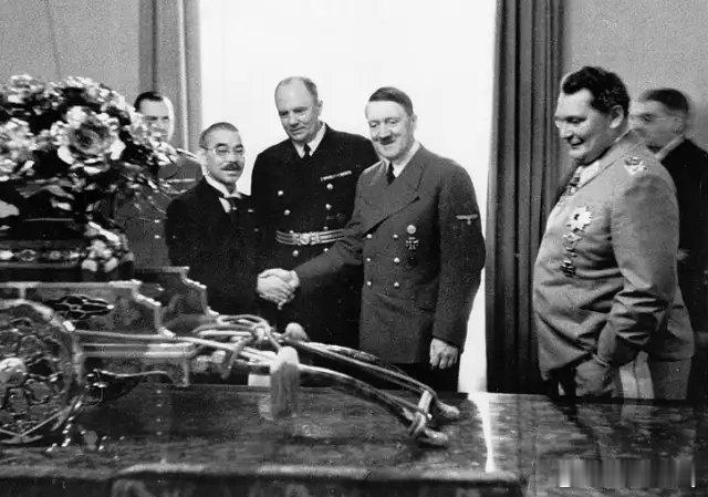 今年的世界杯怎么讲，相当于梦回1945，德意日轴心国在美国面前，先后覆灭