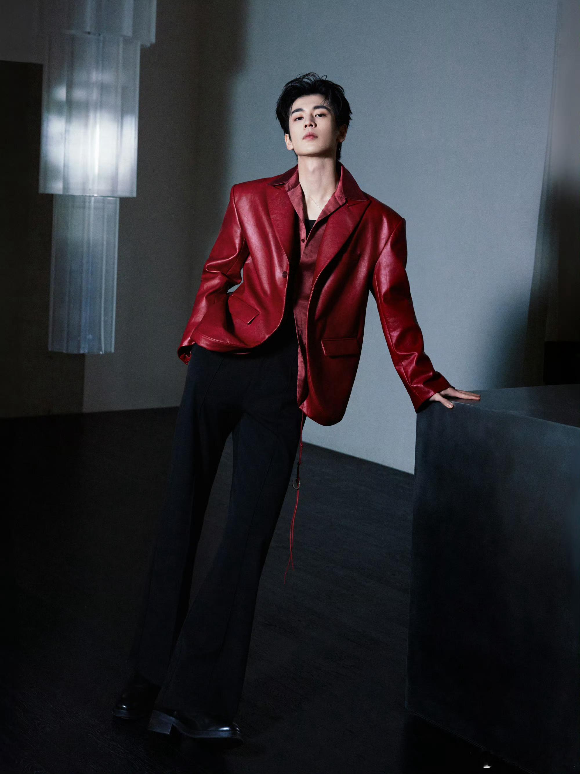 张凌赫颐然风光生机如诗张凌赫红皮衣战神张凌赫颐然风光生机如诗，帅的，[爱你][爱