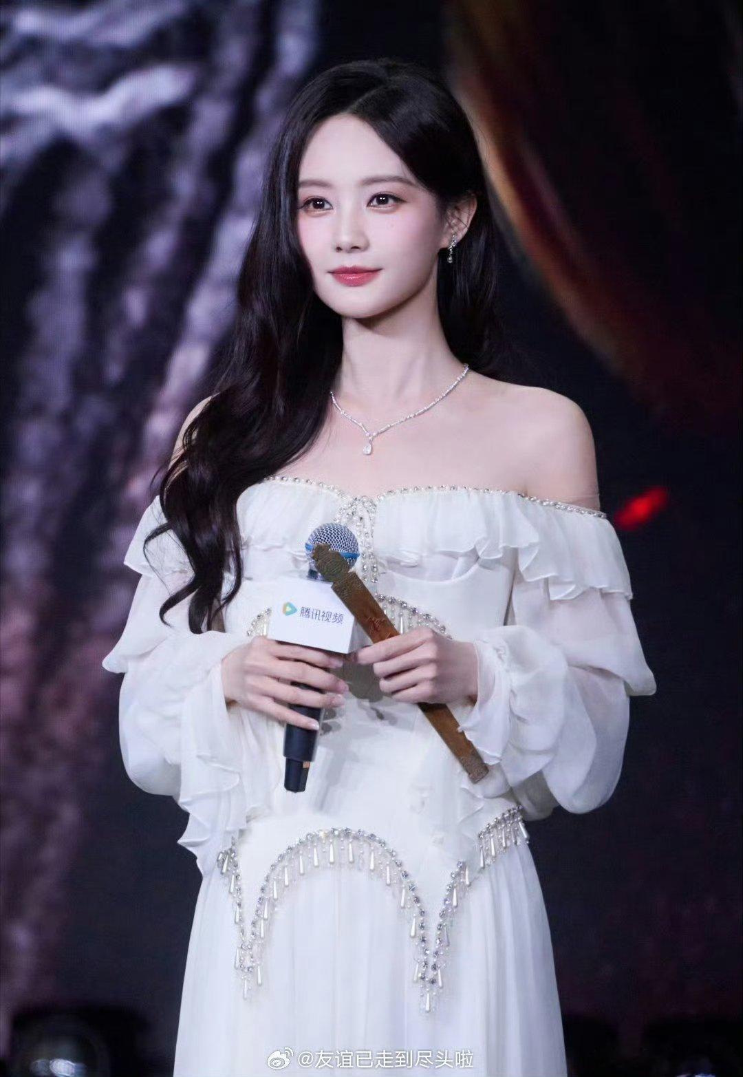 于正回应给吴谨言准备演唱会网友问于正，当初延禧攻略和墨雨云间那么火咋没给准备个演