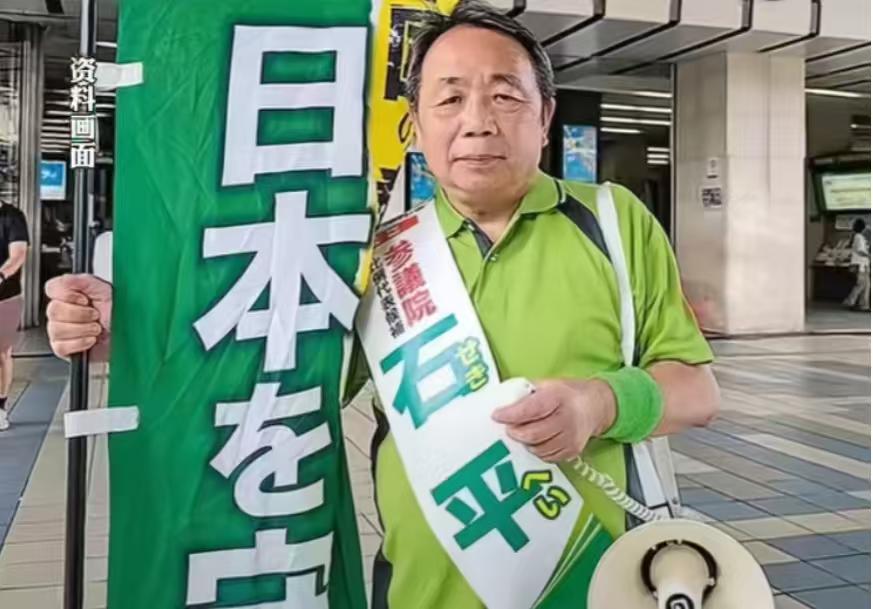石平里外不是人，没想到他在日本也不受待见，甚至有日本人喊话，让他滚出日本。看到石