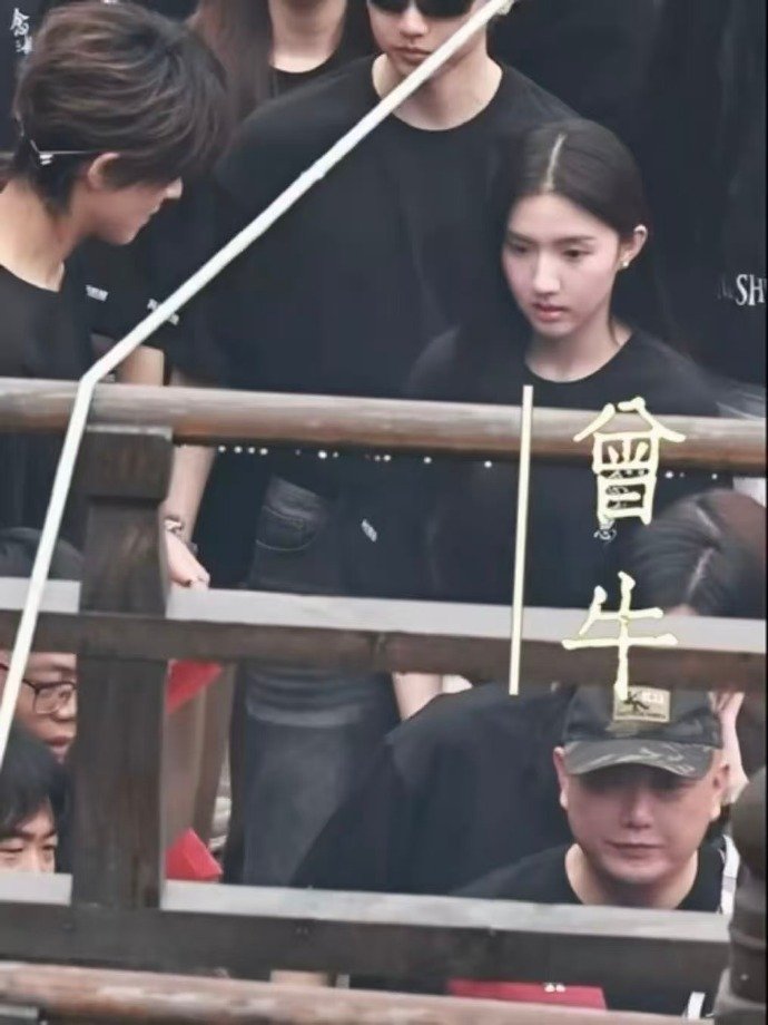 苏晓彤念相思开机路透 苏晓彤念相思女二 开机路透里苏晓彤的服装质感好好，淡青色纱