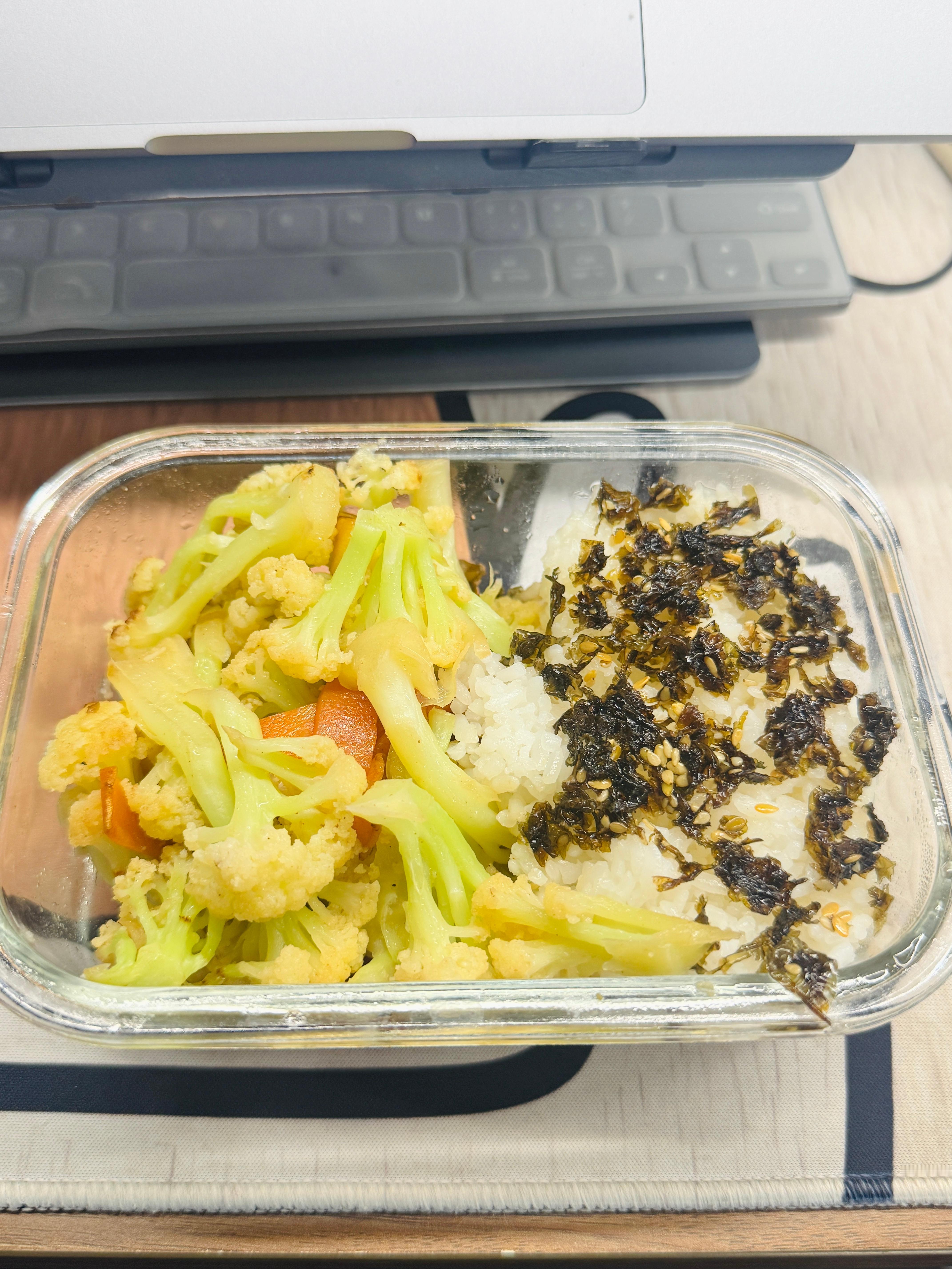 今日工作餐：素炒菜花➕烧鸽子小妹今天吃什么