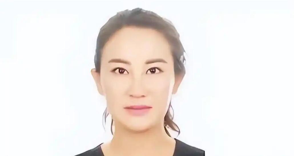 2007年，一则“山西煤老板天价娶媳”的新闻轰动全国，女主角寇静瑶也因此成为了不