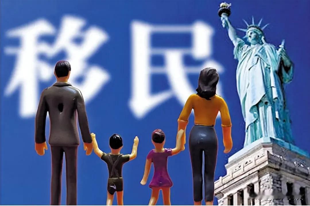 移民加入他国国籍，并不必然代表不爱国。这是一个涉及法律、情感和社会观念的复杂问题