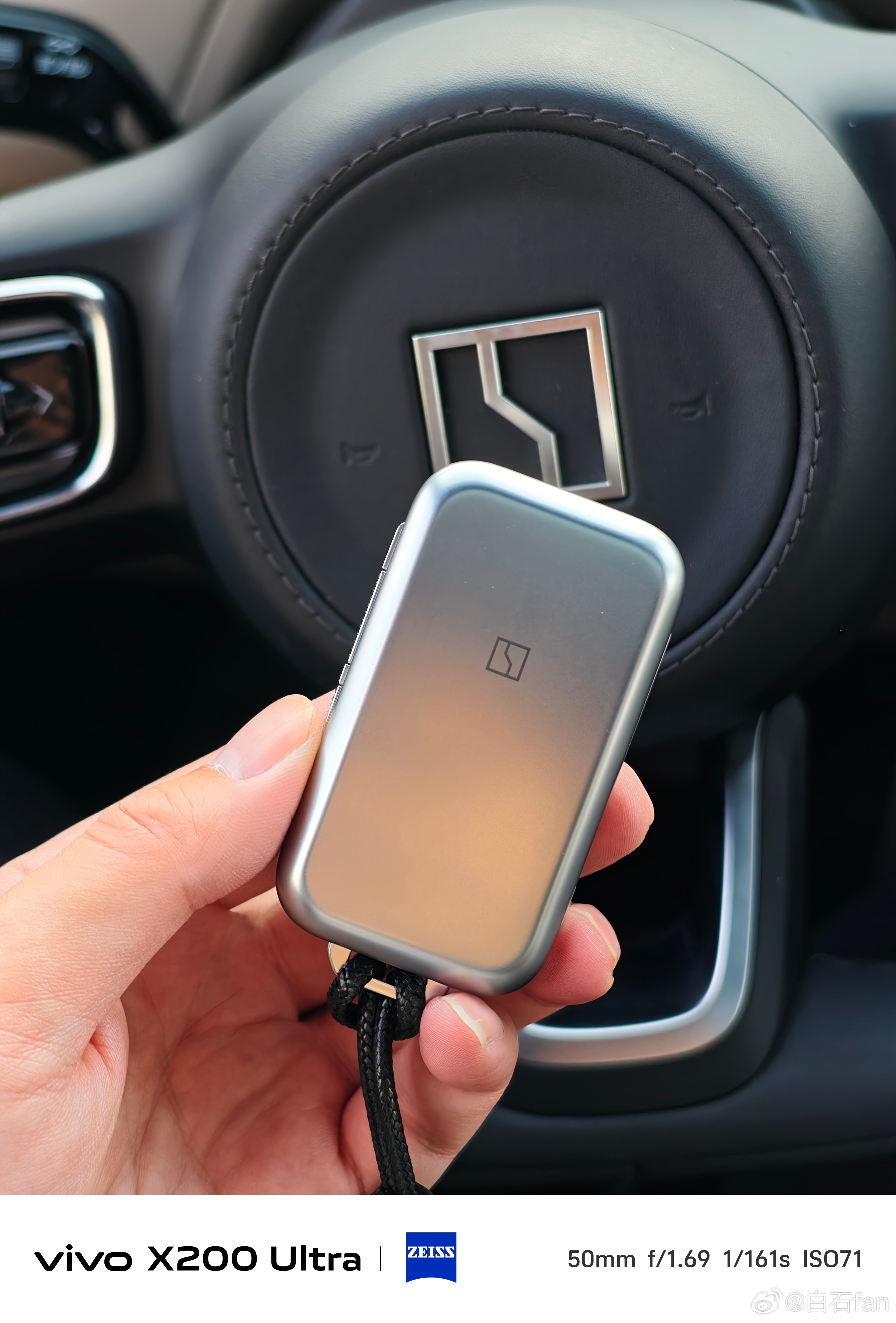 极氪8X这个车钥匙方方正正，很有质感 敦煌