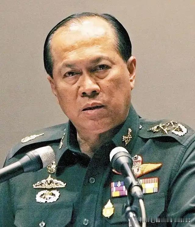 一张反对票都没有。

354票赞成，15票弃权。泰国为泰党就这么选出了新老大。 