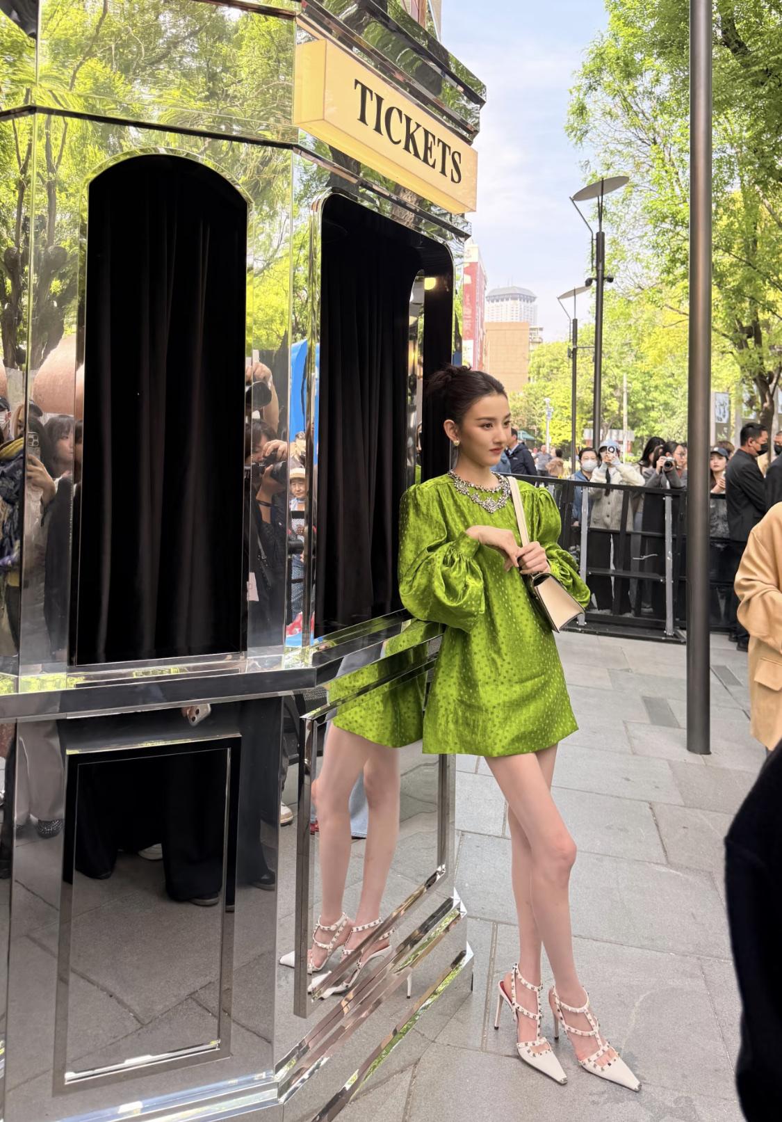 宋祖儿出席活动也太漂亮了吧！难怪当年被称为小张柏芝。

宋祖儿小时候没看出来有多