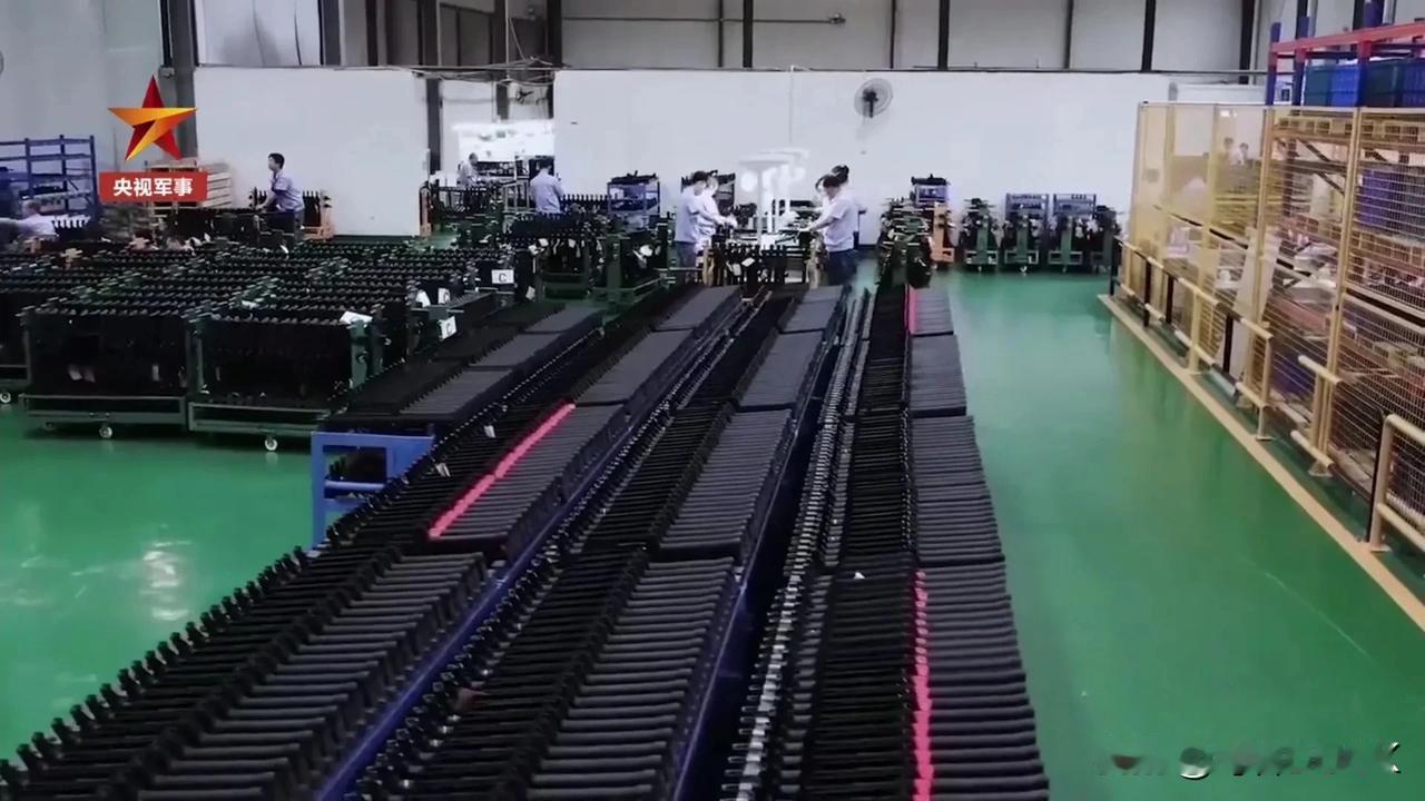 画面极度舒适，望不到头的车间挤满了还待加工的191步枪，由此也可想象191步枪的