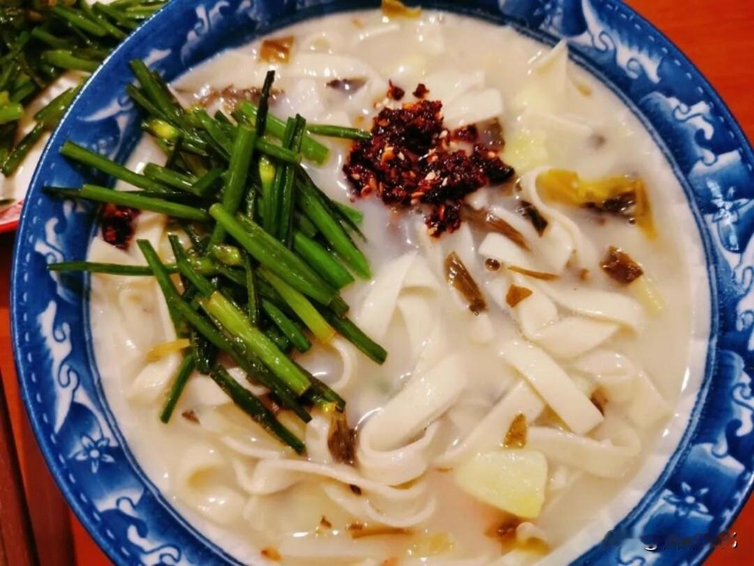陇中人的这些粗粮饭，现在成了香饽饽。保健、绿色，再配上浆水，养生。